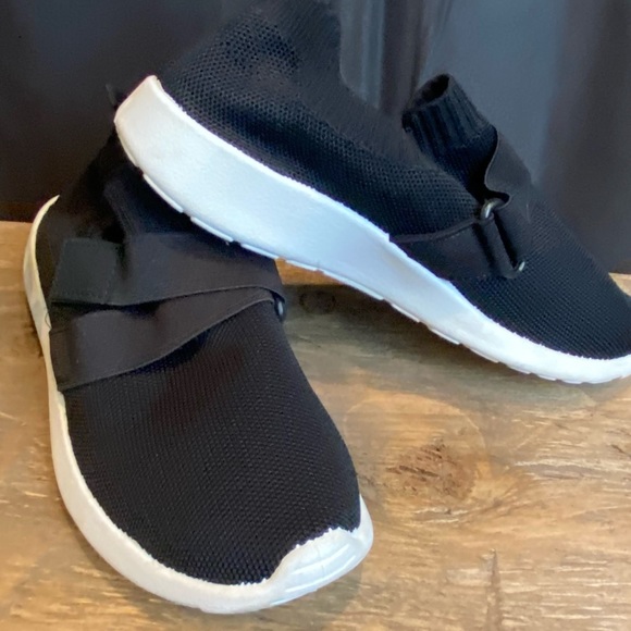 Comfy Fabric Slip onSneaker π - Picture 7 of 10